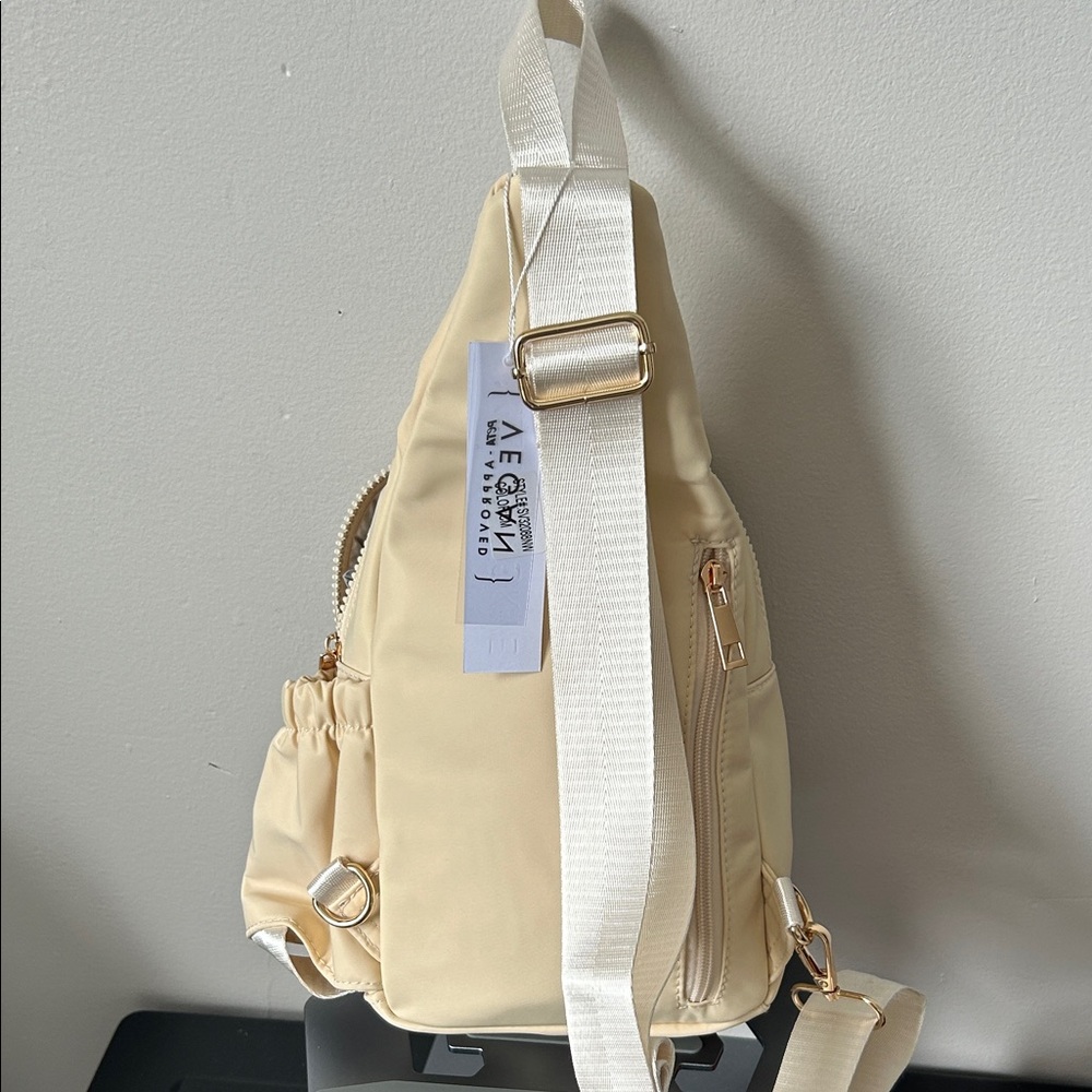 ✨Malibu Skye Cream Sling Bag✨ - Picture 3 of 4